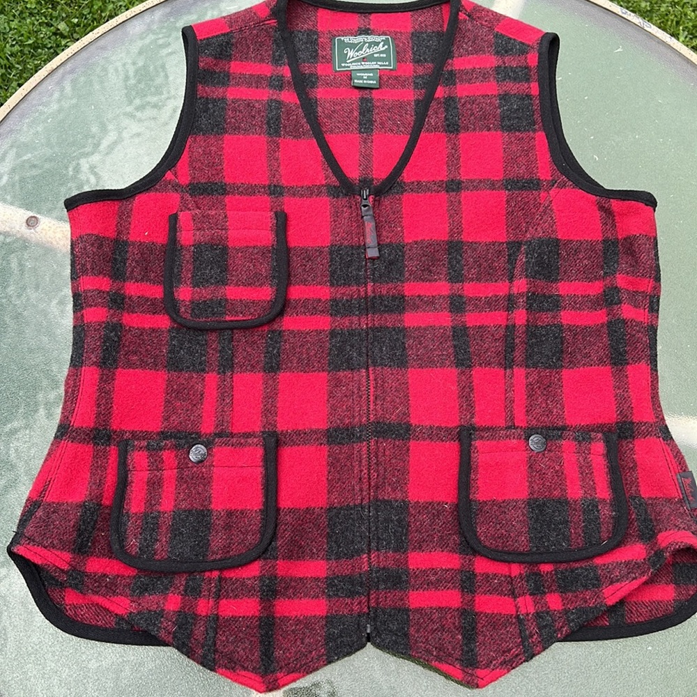 Womens WOOLRICH Red/Black Plaid Fitted Vest Full Zip with Front Pockets Sz. Med.